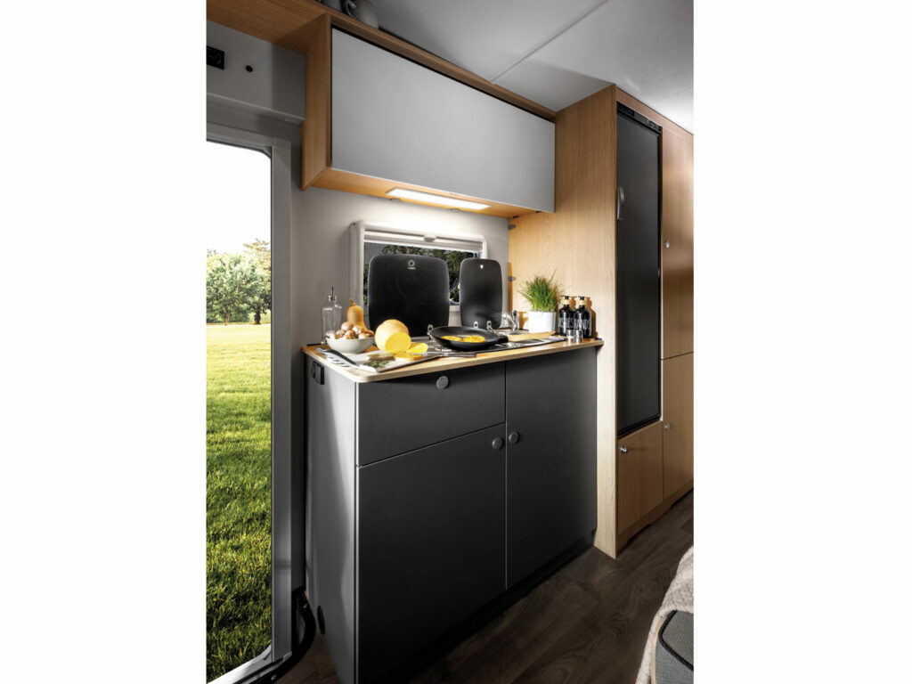 LMC Tourer A 690 G Alkoven 2024 (1)