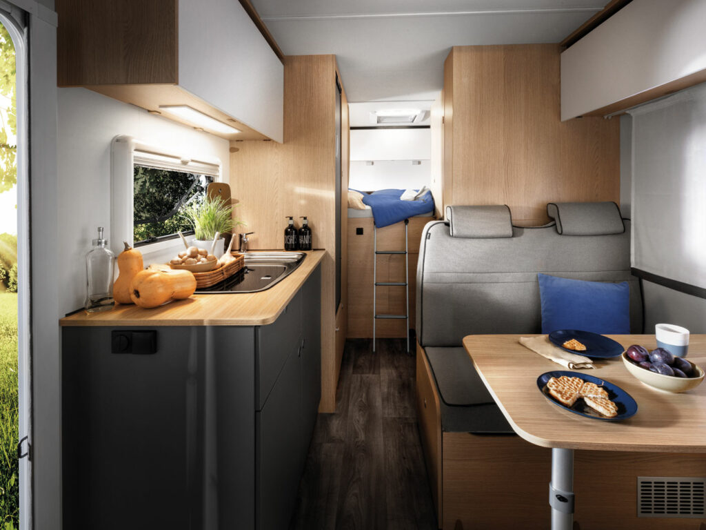 LMC Tourer A 690 G Alkoven 2024 (2)