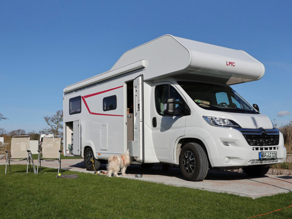 LMC Tourer Alkoven 2 Screen