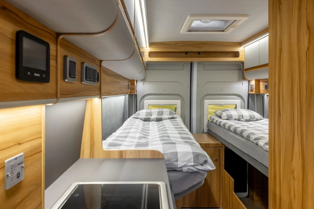 Affinity Three CamperVan Kastenwagen Camper Wohnmobil (11)