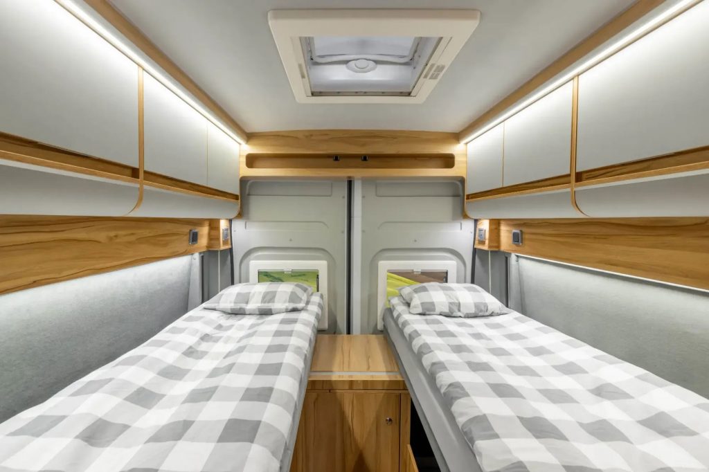 Affinity Three CamperVan Kastenwagen Camper Wohnmobil (8)