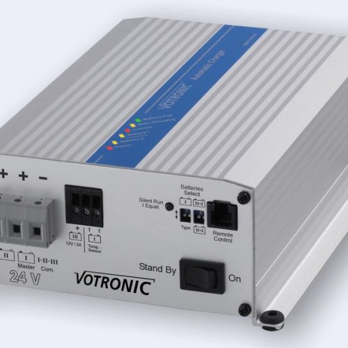 Votronic Vollautomatisches Ladegerät VAC-F II mit Schutzklasse II / Temperatursensor 24 V / 16 A - Batterie-Ladegeräte