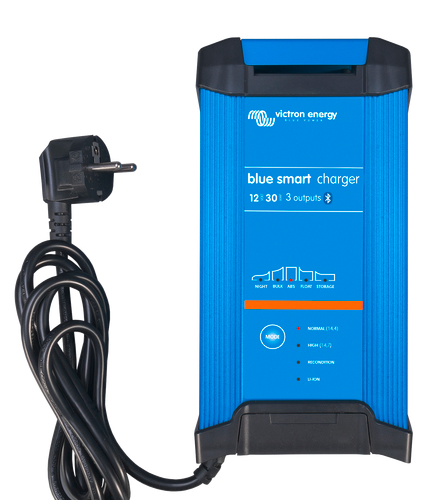 Victron Energy Blue Smart IP22 Ladegerät 12 V 30 A 3 Ausgänge 230 V CEE 7/7 - Batterie-Ladegeräte