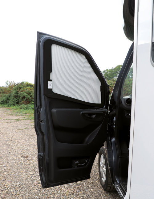 Remis Remifront Fahrerhausverdunkelung Mercedes-Benz Sprinter VS30 ab 2018 schwarz Sensorpaket klein - Rollos & Verdunkelung