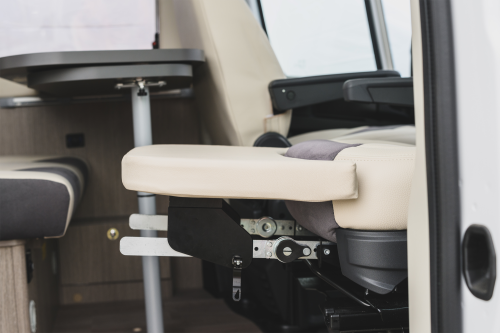 ART Beinauflage für Reisemobilsitz MAN TGE/ VW Crafter ab 07/2018 beige - Beinauflagen von ART – Technische Konfektion